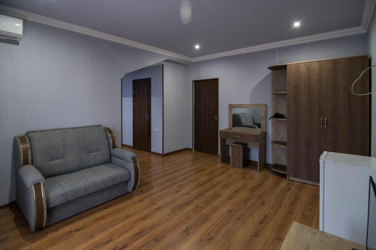 Afa Hotel & Guest House 耶烈万 外观 照片